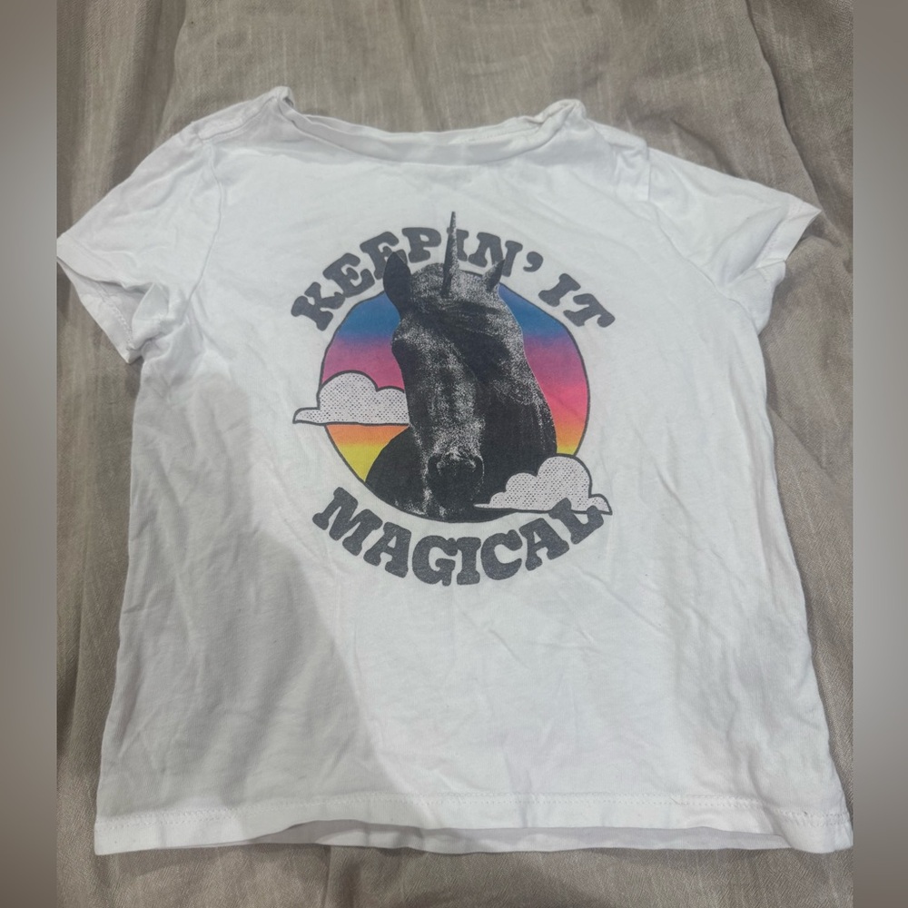 Old Navy Girls “Keepin’ it magical” tshirt. Size S 6-7